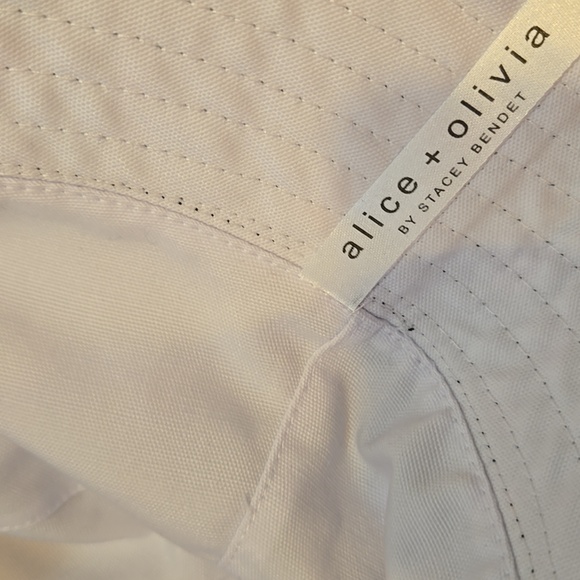 New Alice + Olivia Reversible Daisy Print Bucket Hat - Picture 4 of 7